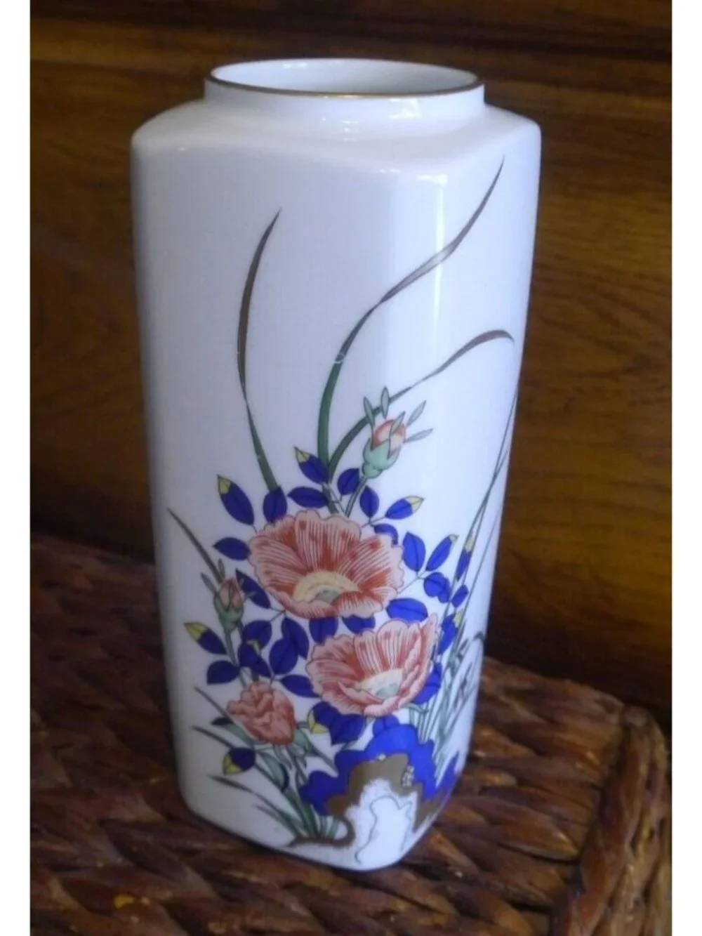 Fukagawa Vase. Imperial Household. Porcelain Arita Japan Vintage Poppies? Roses?